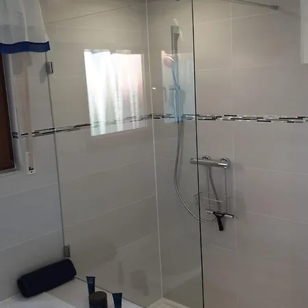 Oase Der Ruhe: Haus Mit Garten