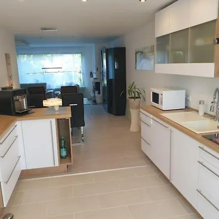 Oase Der Ruhe: Haus Mit Garten