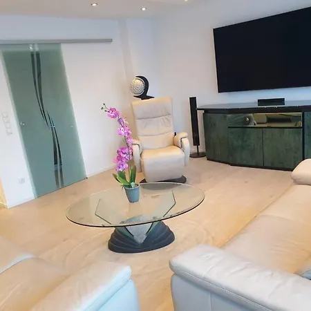 Oase Der Ruhe: Haus Mit Garten בית נופש