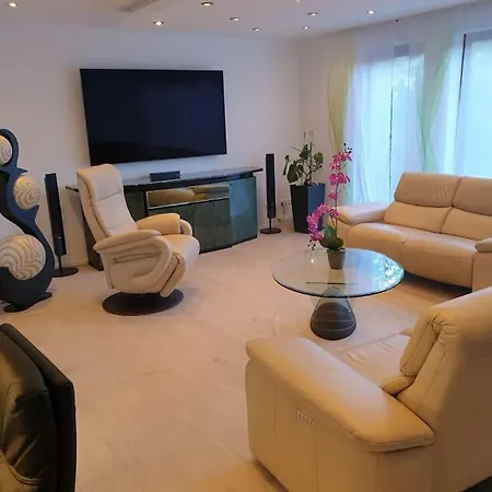 Oase Der Ruhe: Haus Mit Garten לוהמר